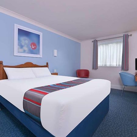 Travelodge Bournemouth Cooper Dean Room photo