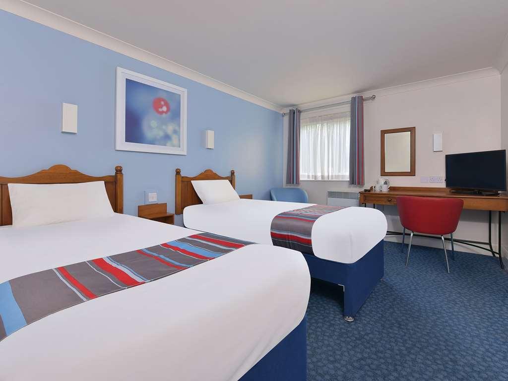Travelodge Bournemouth Cooper Dean Room photo