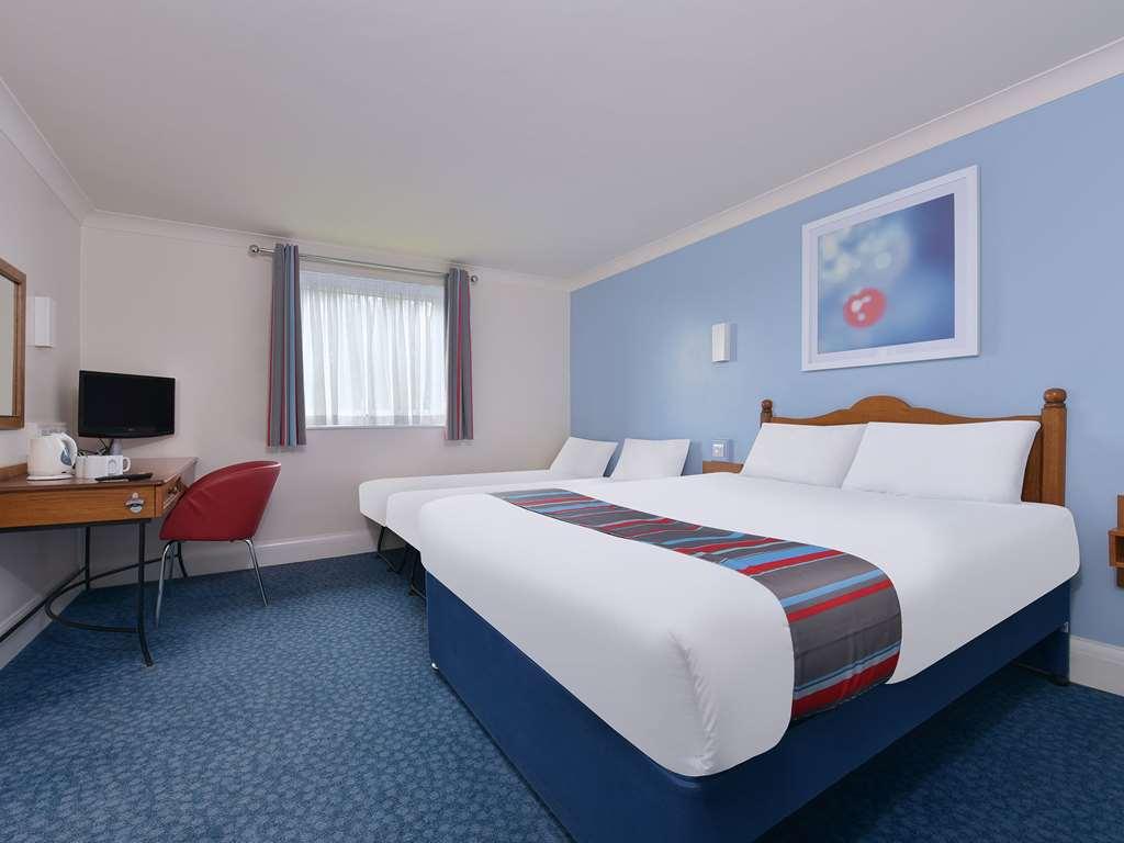 Travelodge Bournemouth Cooper Dean Room photo