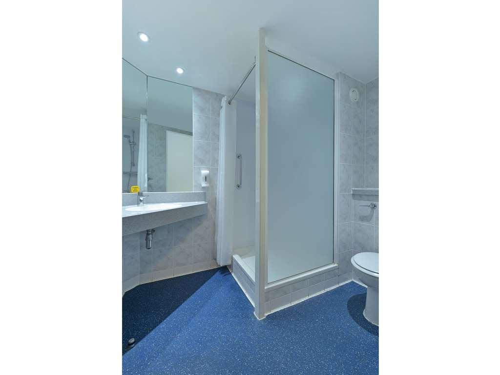 Travelodge Bournemouth Cooper Dean Room photo