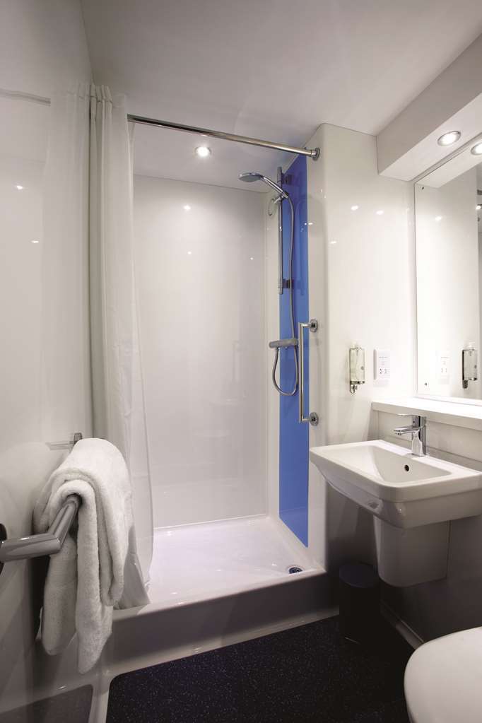 Travelodge Bournemouth Cooper Dean Room photo