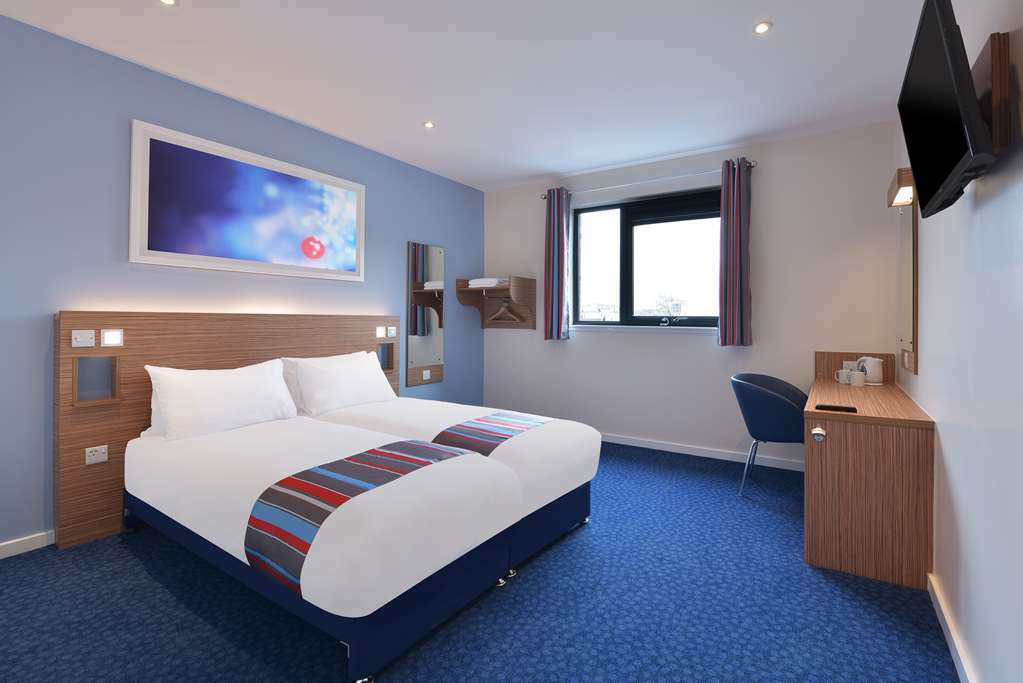Travelodge Bournemouth Cooper Dean Room photo