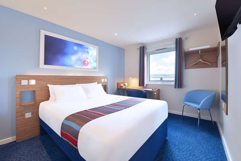 Travelodge Bournemouth Cooper Dean Room photo