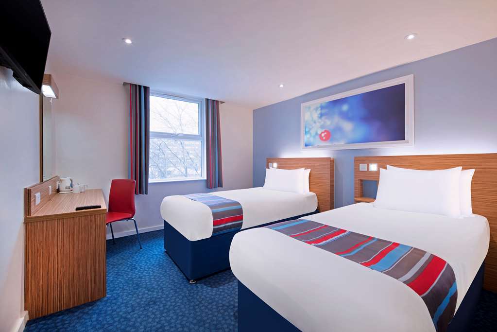 Travelodge Bournemouth Cooper Dean Room photo